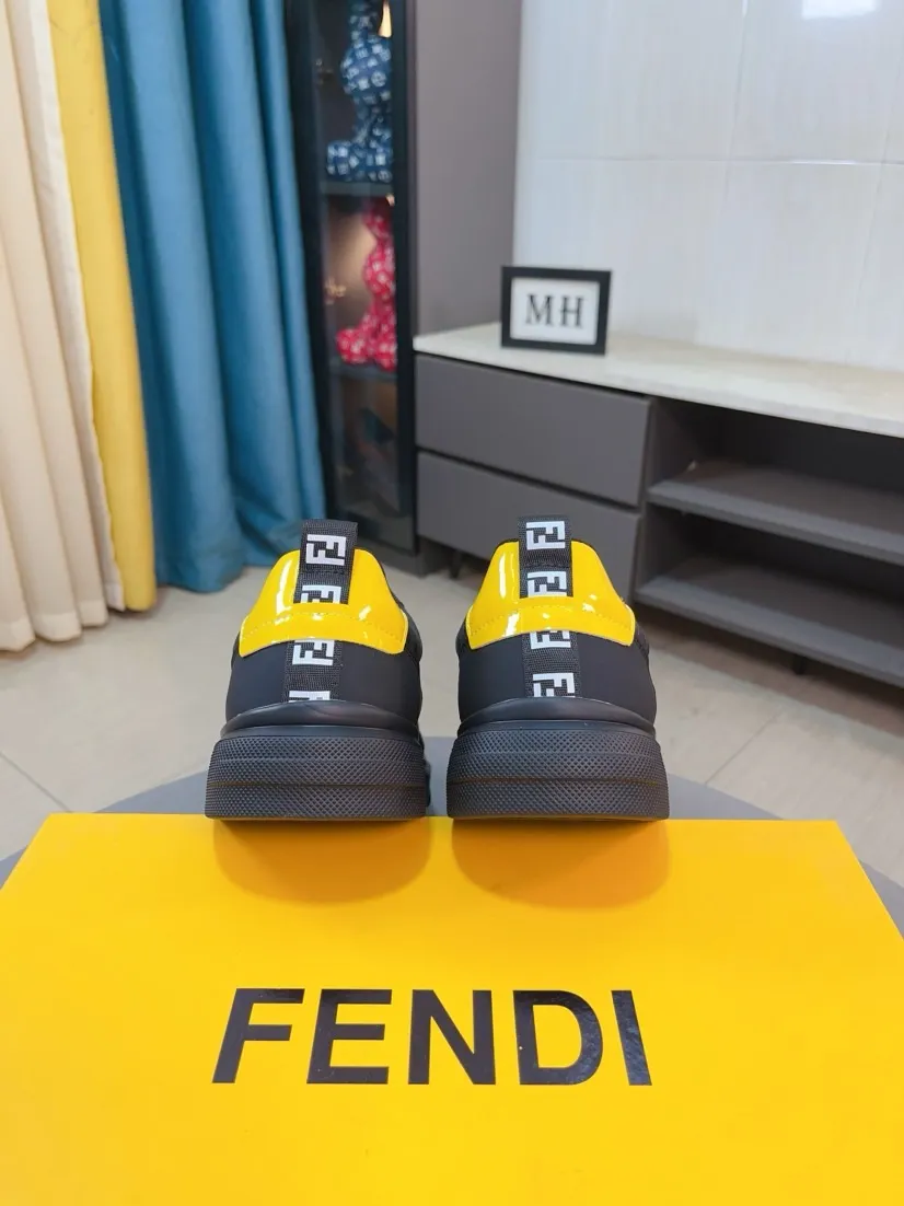 Men's Men's Shoes💰420🌹🌹[FENDI] Fendi's classic and comfortable men's, this complex sneaker is made of soft calfskin➕genuine leather lining➕original ultra-light rubber material with rough outsole. This unique and light style is suitable for the casual and refined sensibility of this season. It is comfortable and natural on the feet. It is an everyday style for casual travel in autumn and winter! 38/44